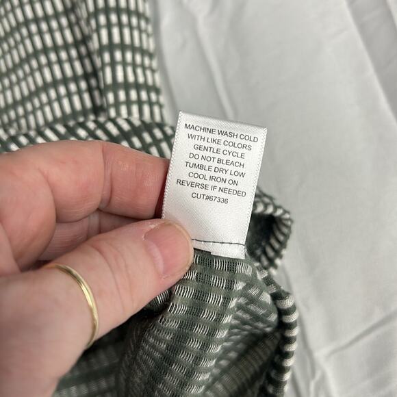 3rd + Malt Stretchy Button Up Green White Women’s Size Large Shirt Career Office - Picture 9 of 9